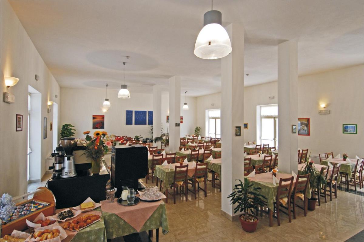 Hotel Happy - Housity
