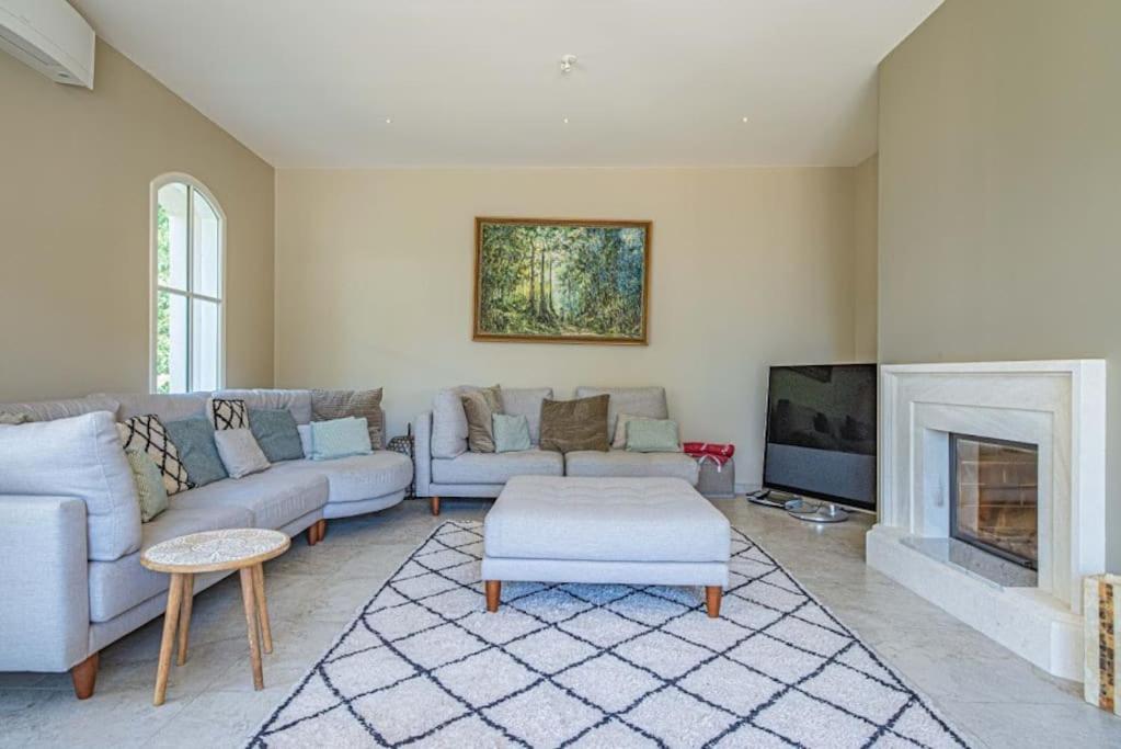 Villa des Fontaines luxury family home with pool - Housity