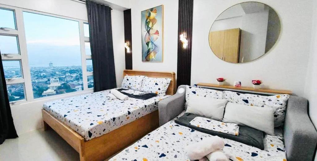 Group-Friendly Cebu Condo with Mall Access - Housity