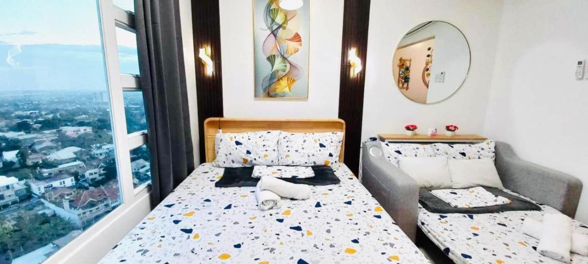 Group-Friendly Cebu Condo with Mall Access - Housity