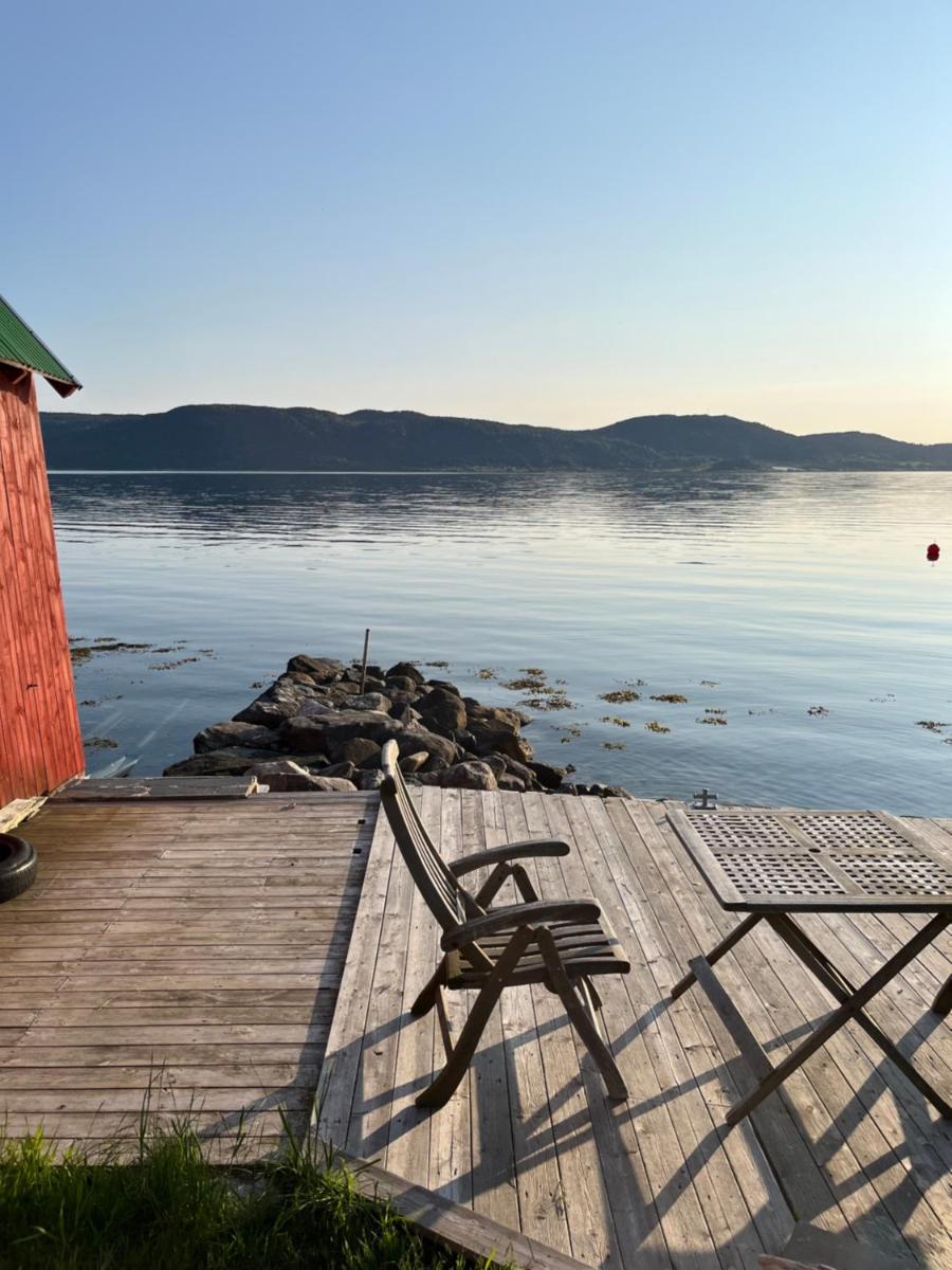 Hjelvikhytta - flott beliggenhet ved sjøen - Housity
