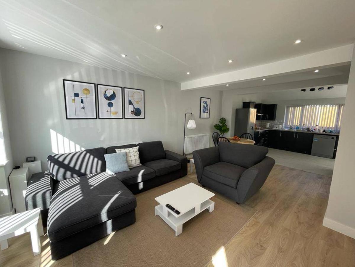Gable House - Central Crewe - Private room, en-suite bathroom, free parking - Housity