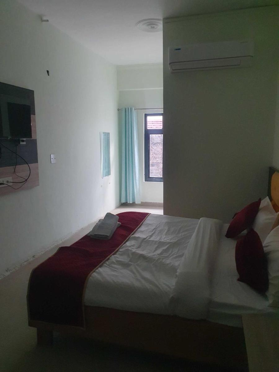 Suitetrails - OYO Flagship Heaven Hotel