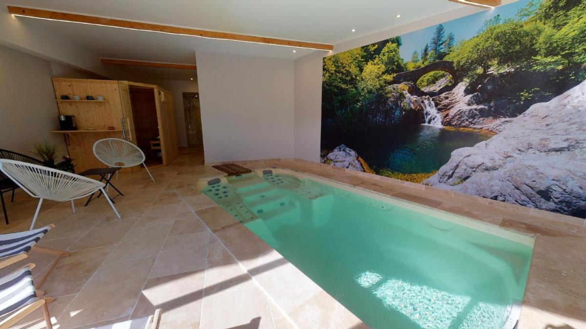 Piscine de l'établissement Villa Elisa M ou située à proximité