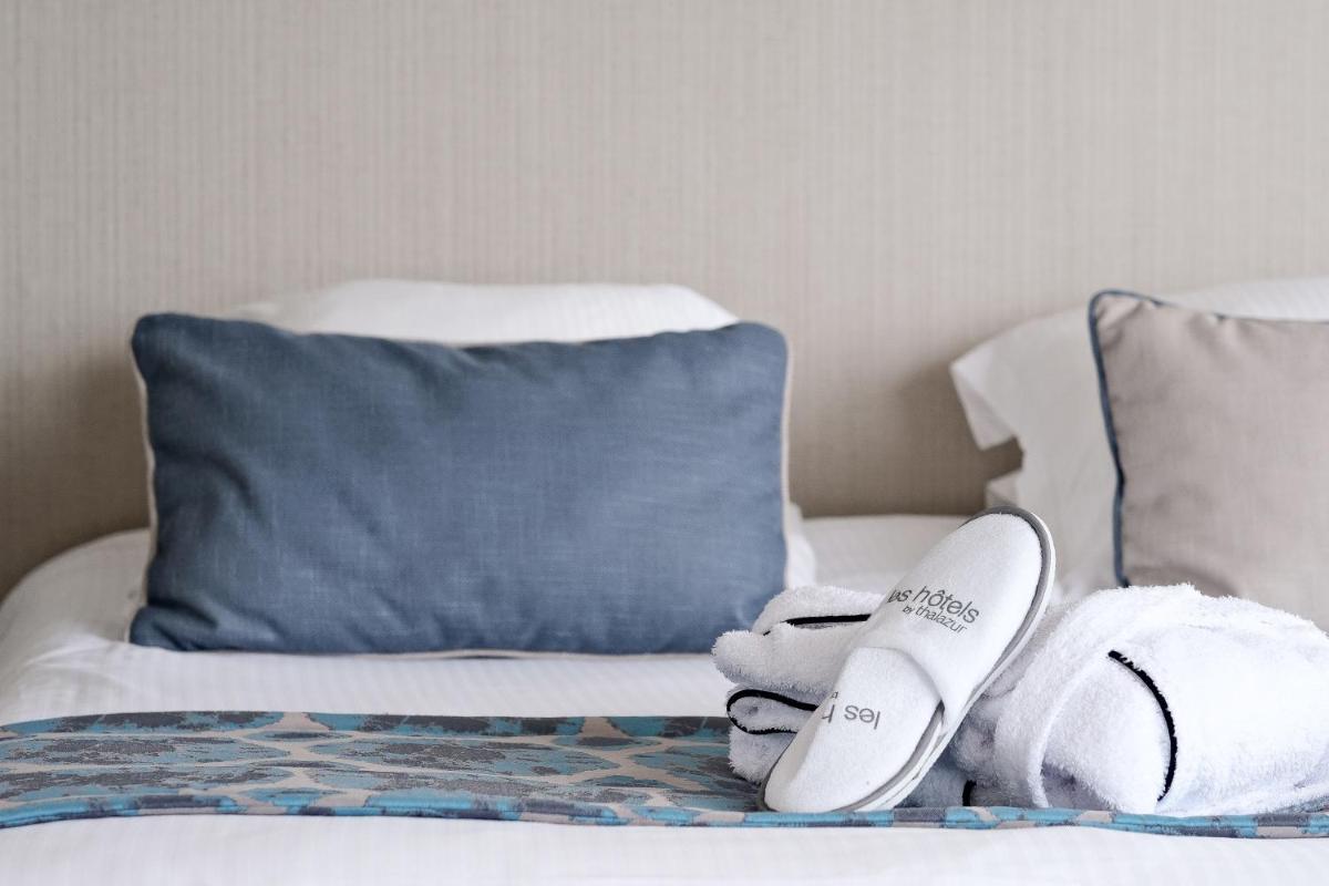 Un ou plusieurs lits dans un hébergement de l'établissement Thalazur Port-Camargue - Hotel & Spa