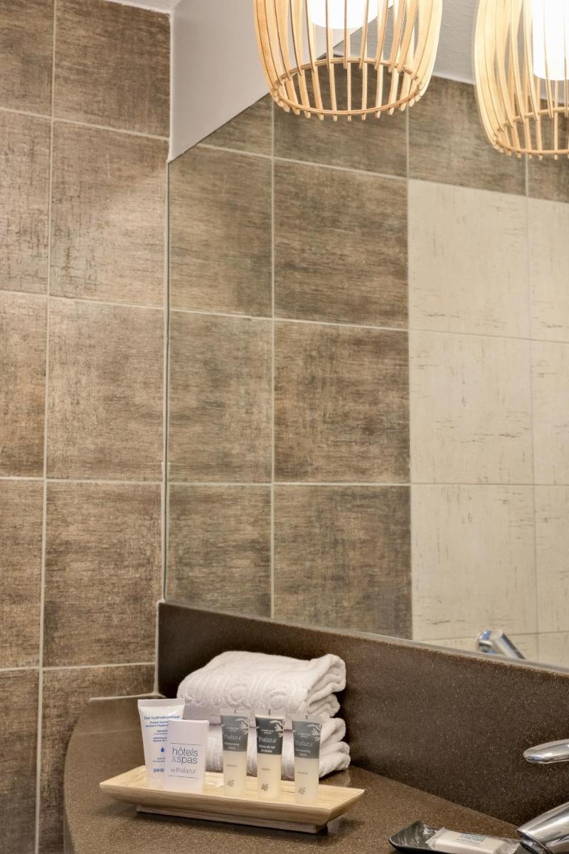 Salle de bains dans l'établissement Thalazur Port-Camargue - Hotel & Spa