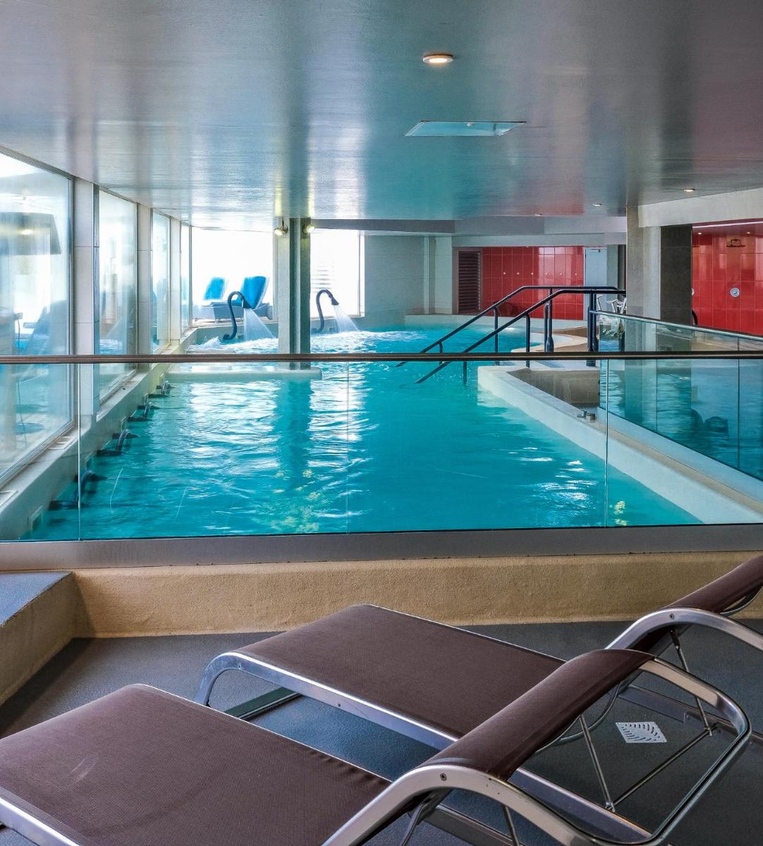 Piscine de l'établissement Thalazur Port-Camargue - Hotel & Spa ou située à proximité