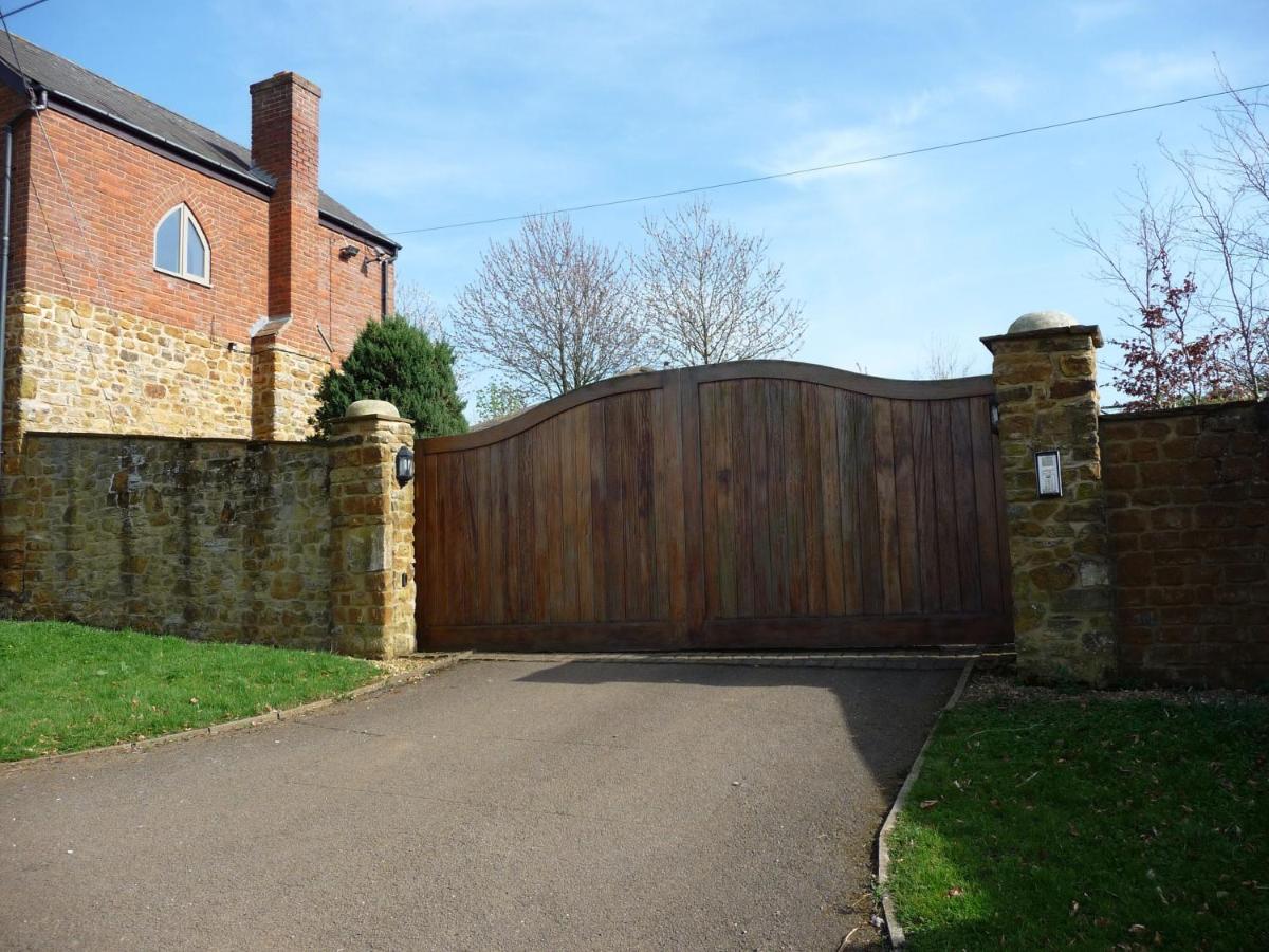 Grooms Cottage - Housity
