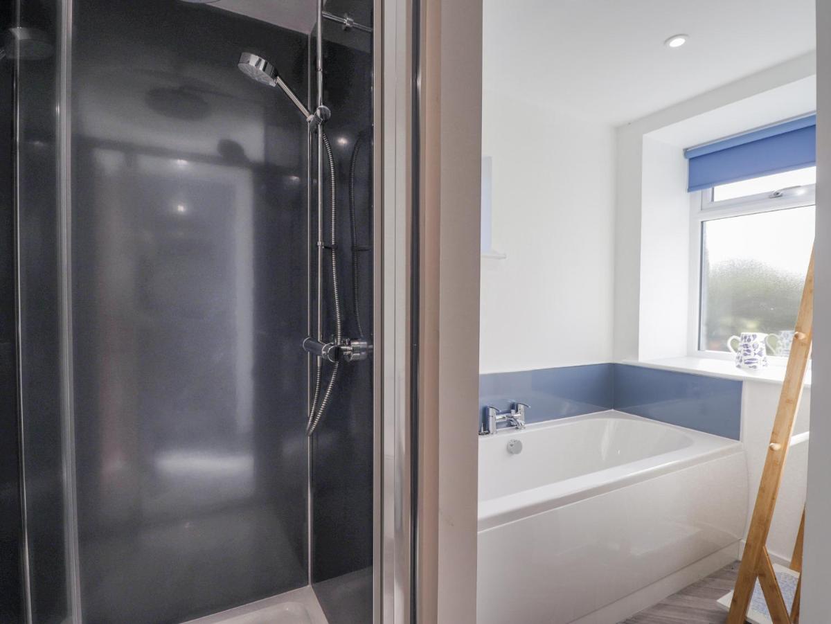 19 Reidhaven Street - Housity