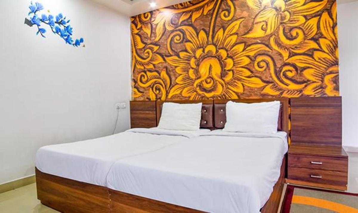 FabHotel IR Suites - Housity