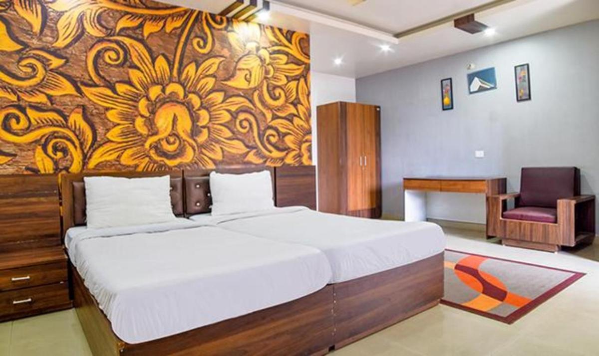FabHotel IR Suites - Housity