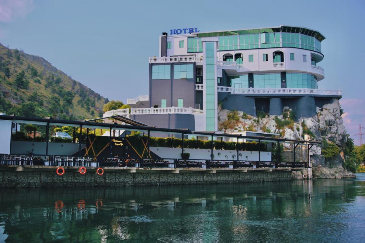 Suitetrails - Prince of Lake Hotel