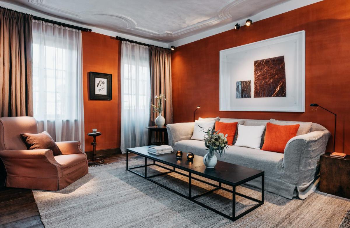Ein Sitzbereich in der Unterkunft Hotel PURS