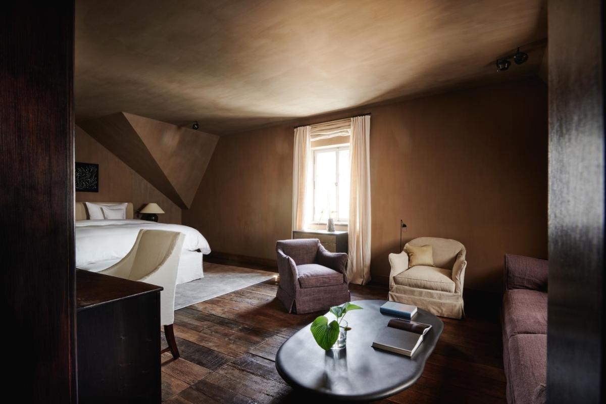 Ein Sitzbereich in der Unterkunft Hotel PURS