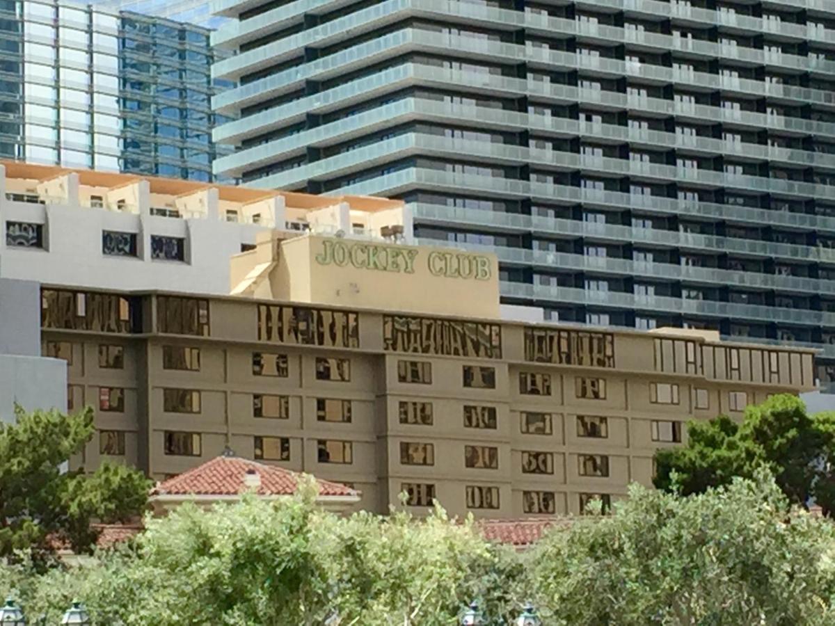 Jockey Resort Suites Center Strip - Housity