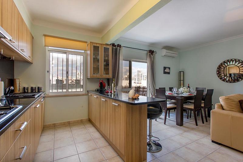 By the beach, duplex apartment. Armacao - Portugal - Housity