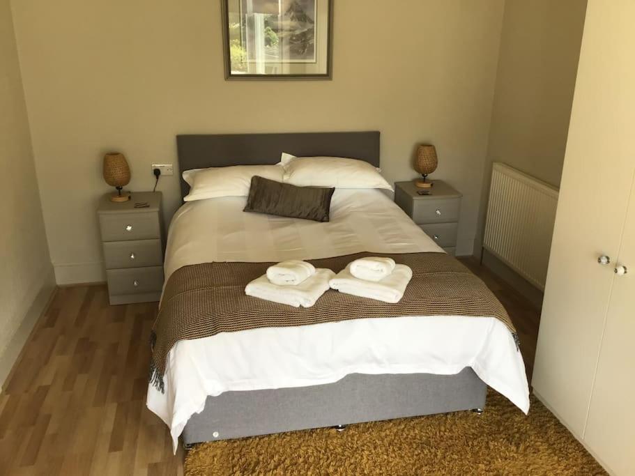 Spacious 2 Bedroom Flat in heart of Ballater - Housity