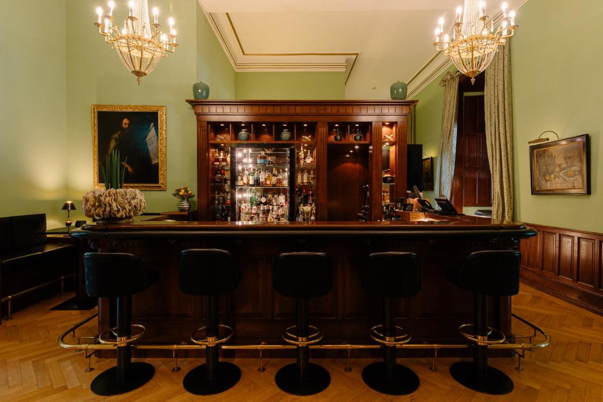 Lounge oder Bar in der Unterkunft Schlosshotel Hugenpoet