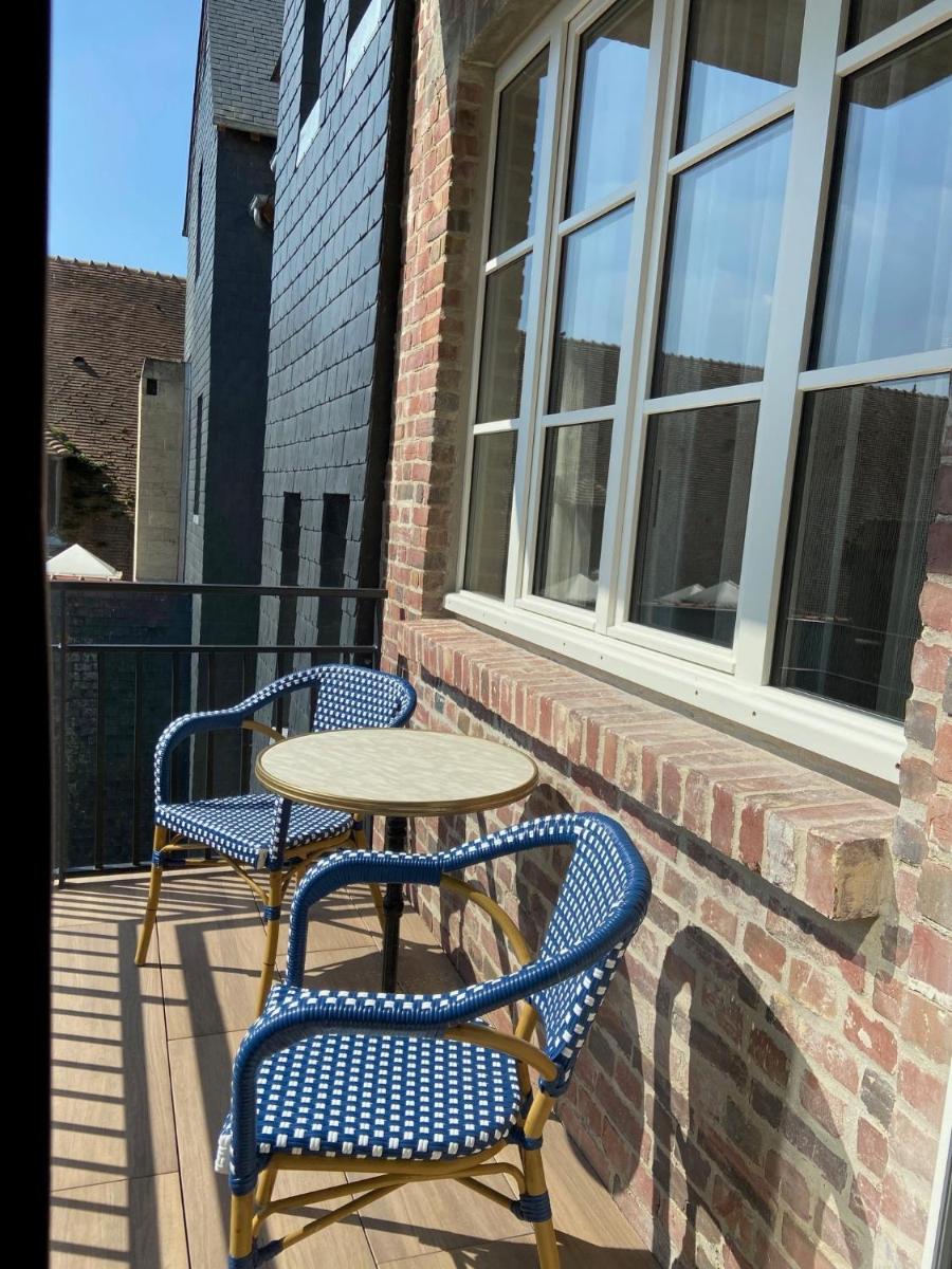 Balcon ou terrasse dans l'établissement L'INVITATION AU VOYAGE - Hôtel & Spa