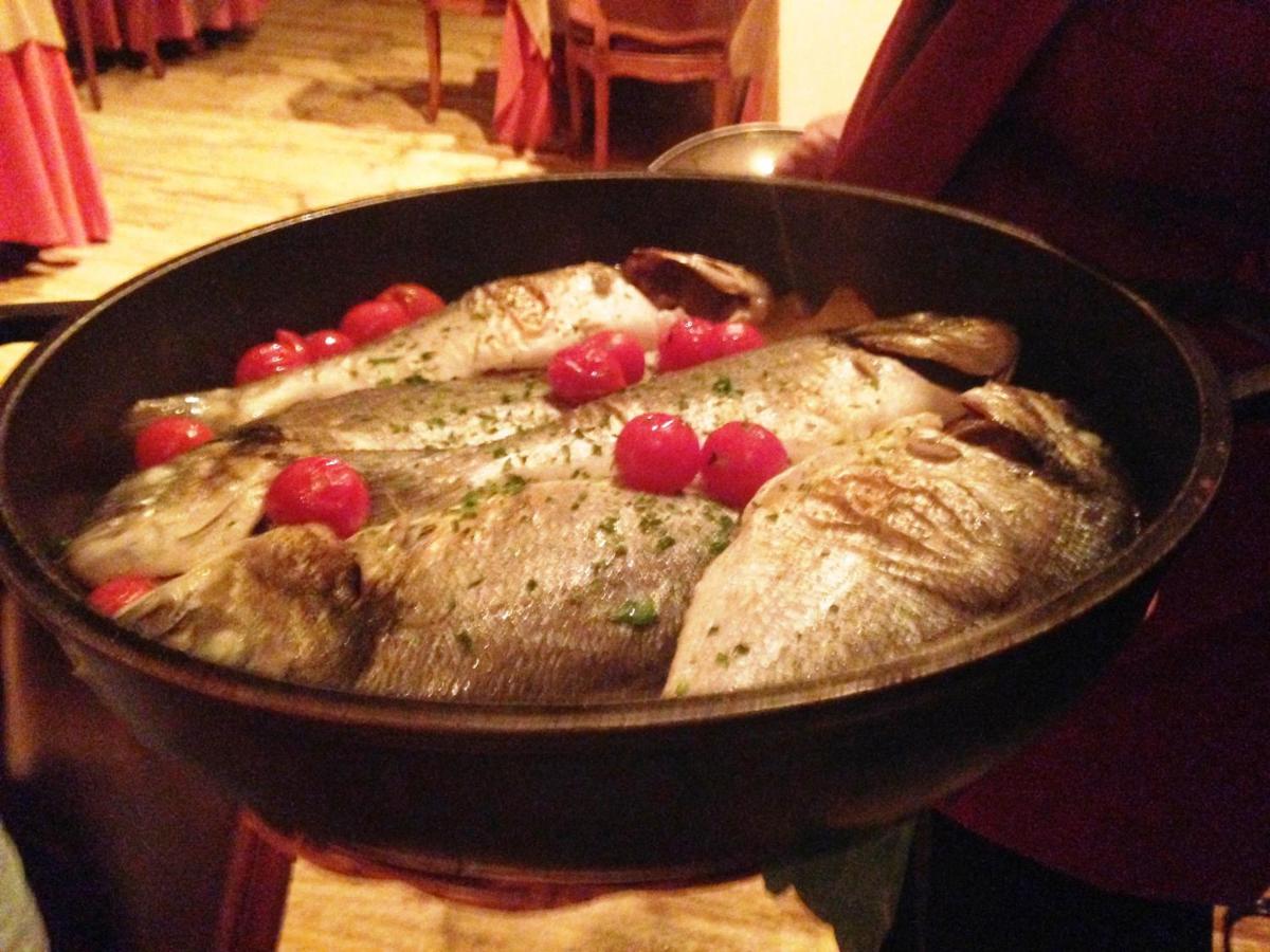 Comida en o cerca de este hotel