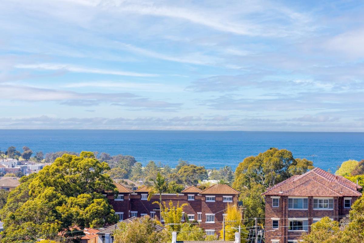 Coogee Ocean View - Deluxe one bedroom apartment - Housity