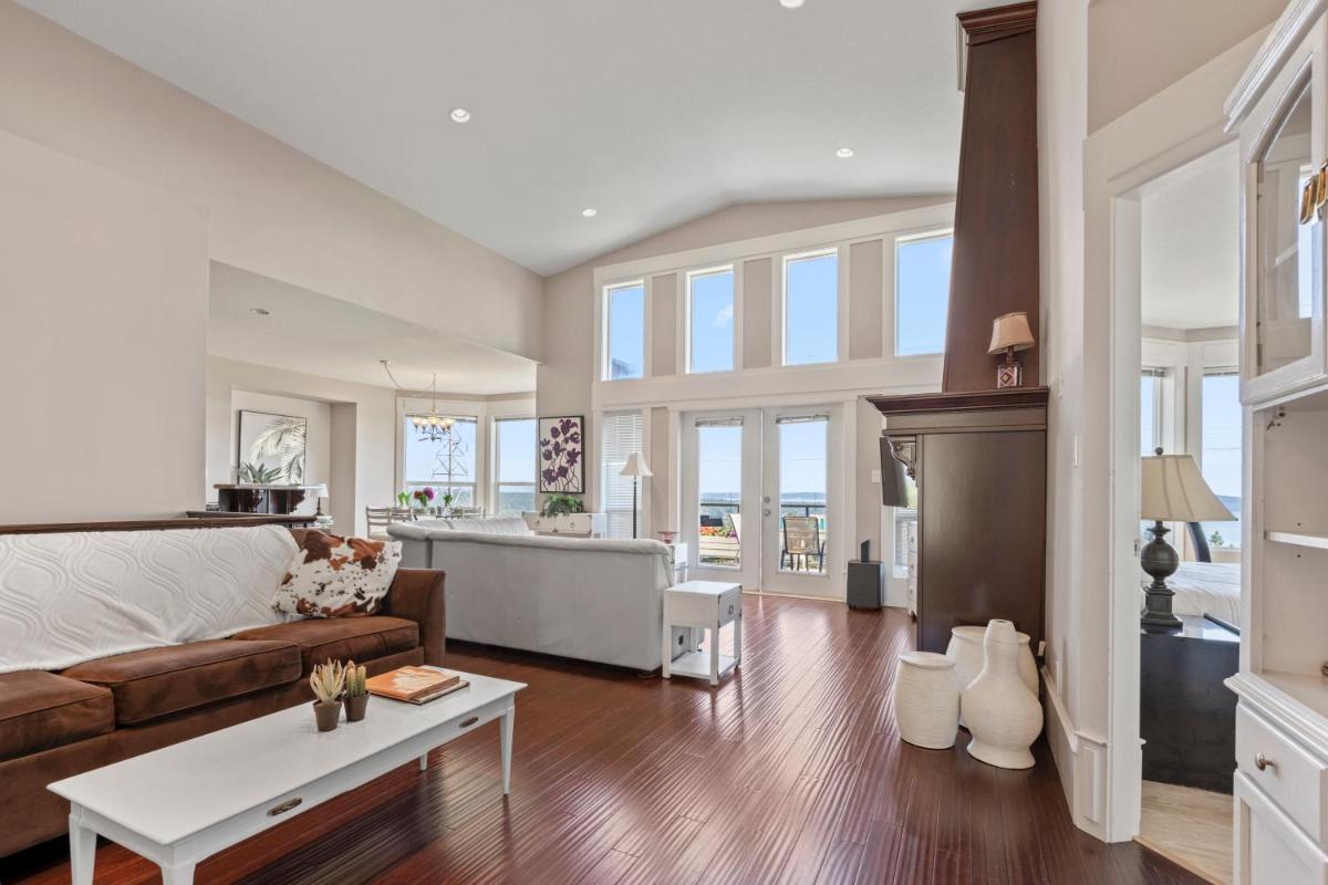 Seaview Executive Home - Housity