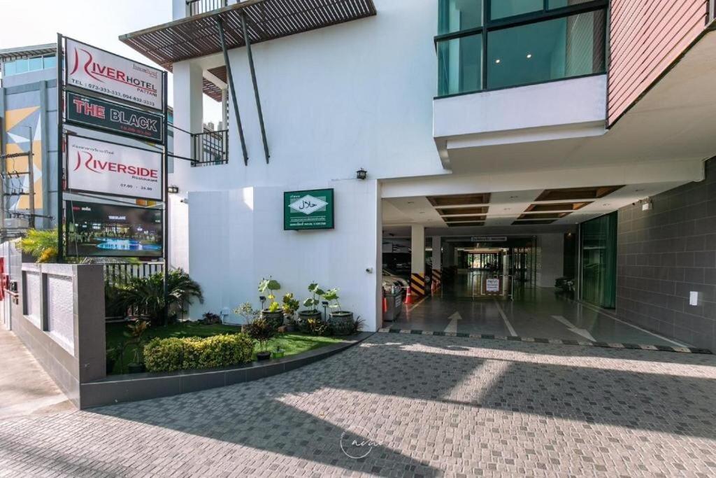 River Hotel Pattani - Housity