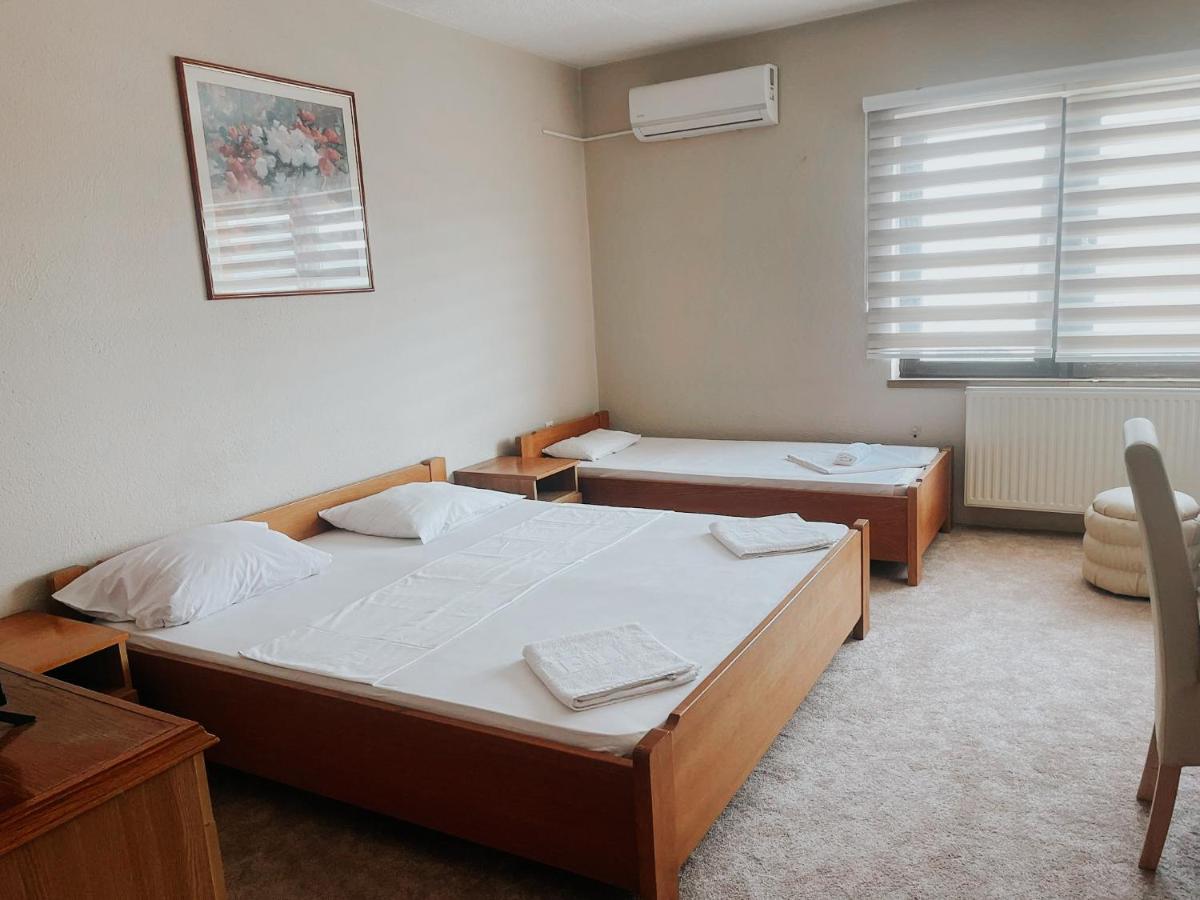 Motel Dačo - Housity