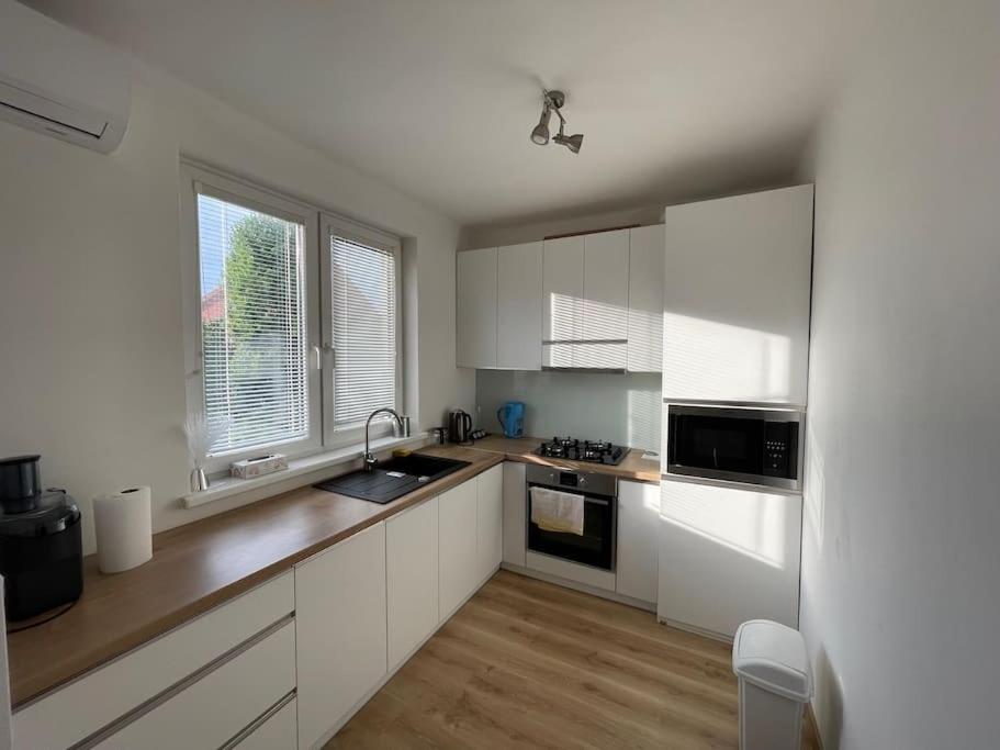 New Stylish City Center Apartment - Housity