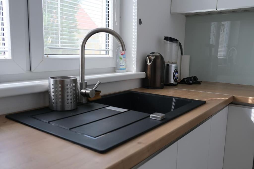 New Stylish City Center Apartment - Housity