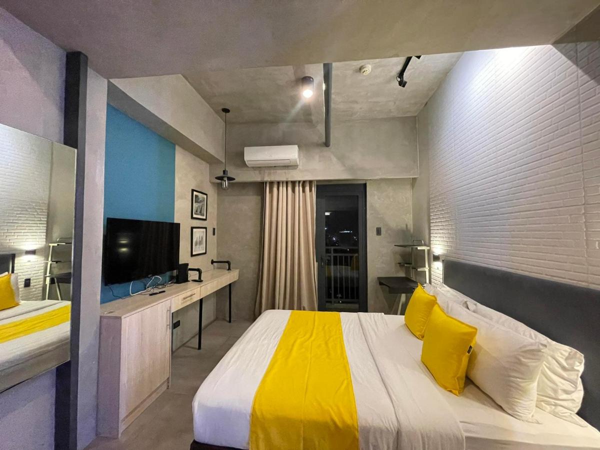 Spacious 1BR Perfect for Family&Friends Good for 2pax free stay up to 6pax 22088 - Hizvo
