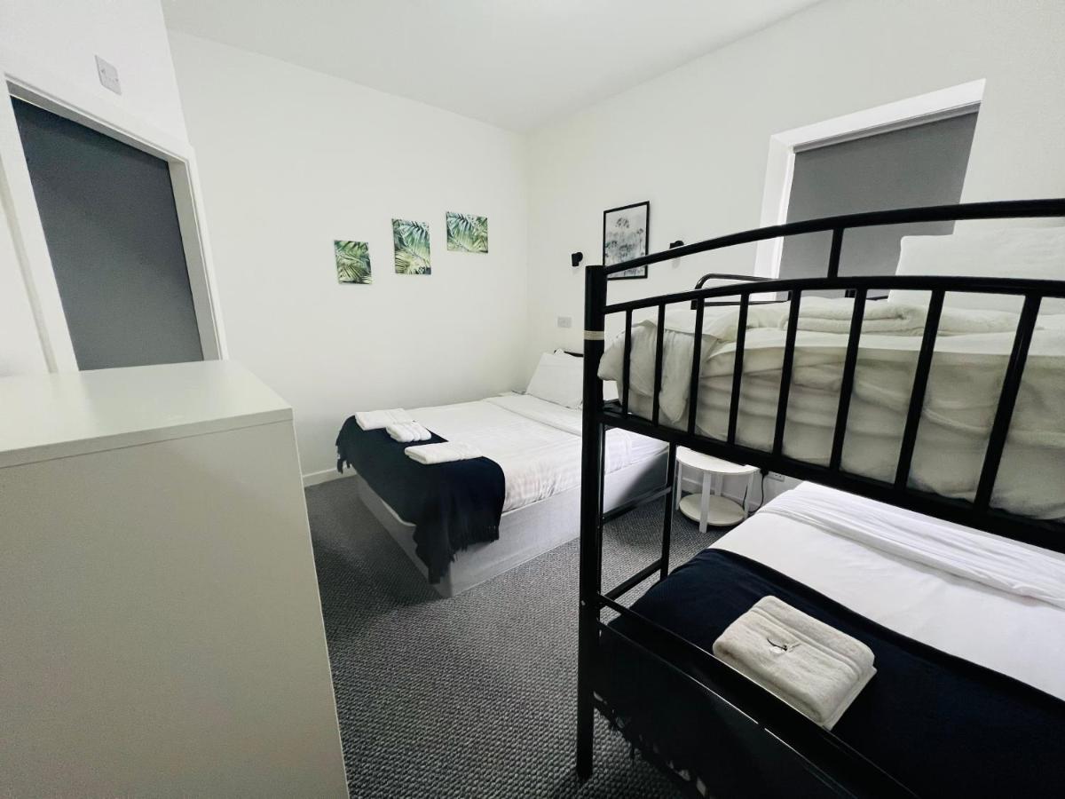 Alexandra Hotel - Housity