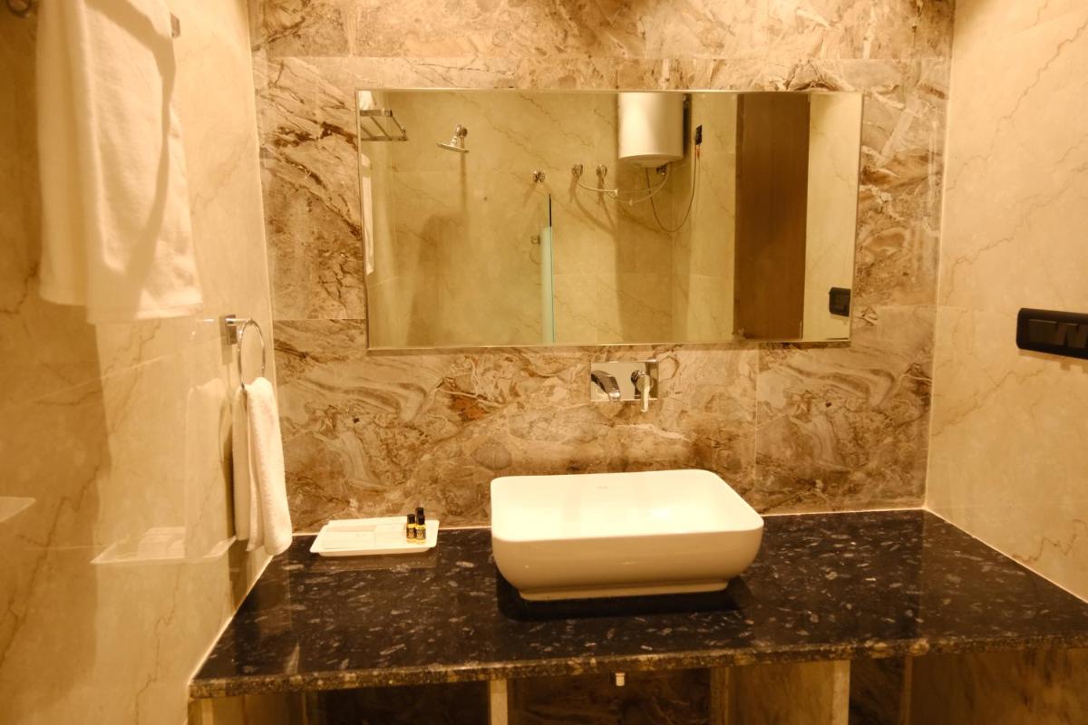 Hotel Kailas - Housity
