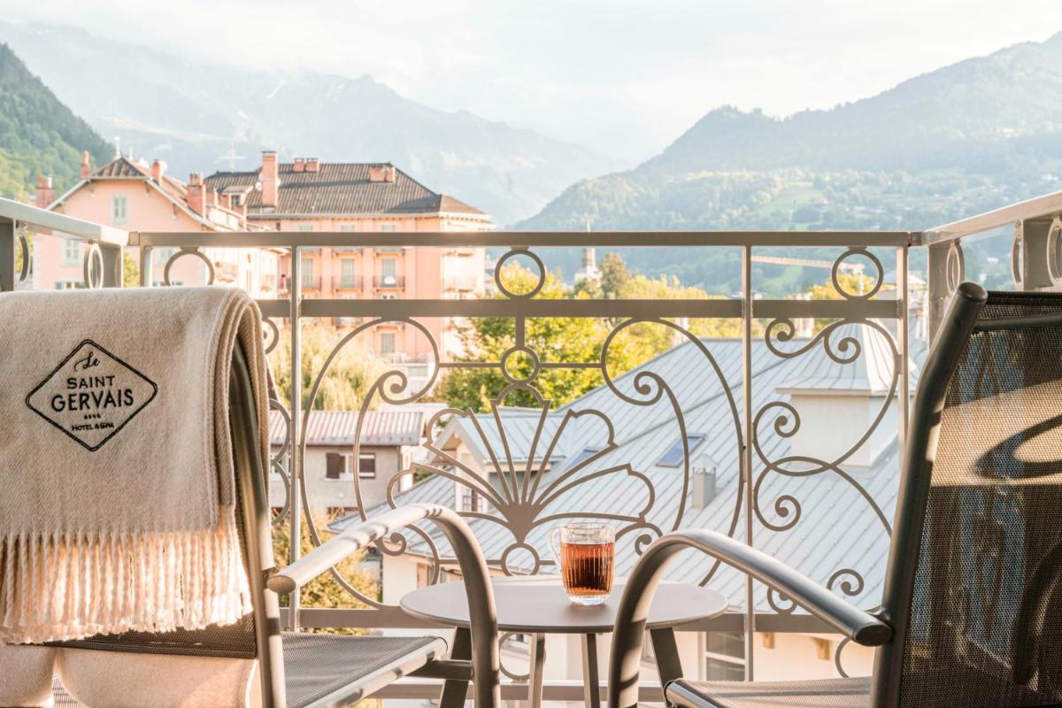 Vue générale sur la montagne ou vue sur la montagne depuis l'hôtel