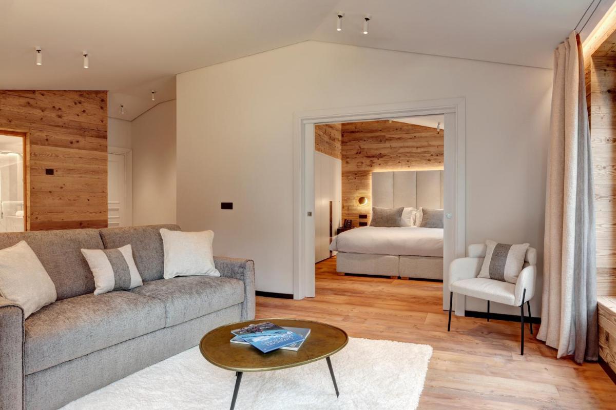 Coin salon dans l'établissement Grand Hôtel des Alpes