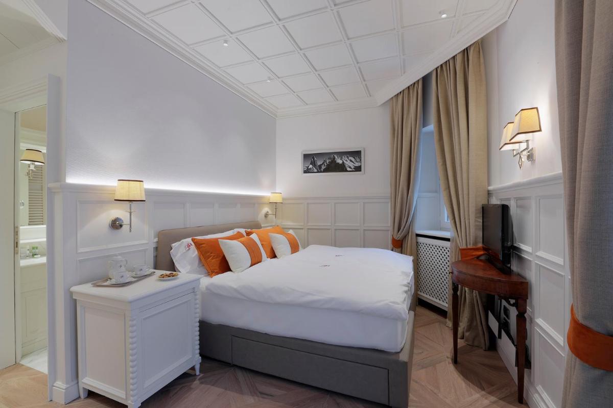 Un ou plusieurs lits dans un hébergement de l'établissement Grand Hôtel des Alpes