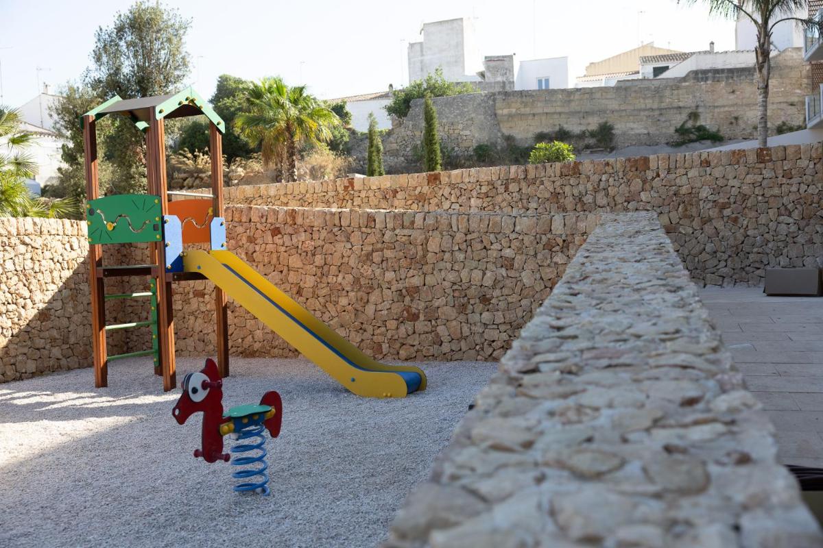 Zona de juegos infantil en Catalonia Mirador des Port