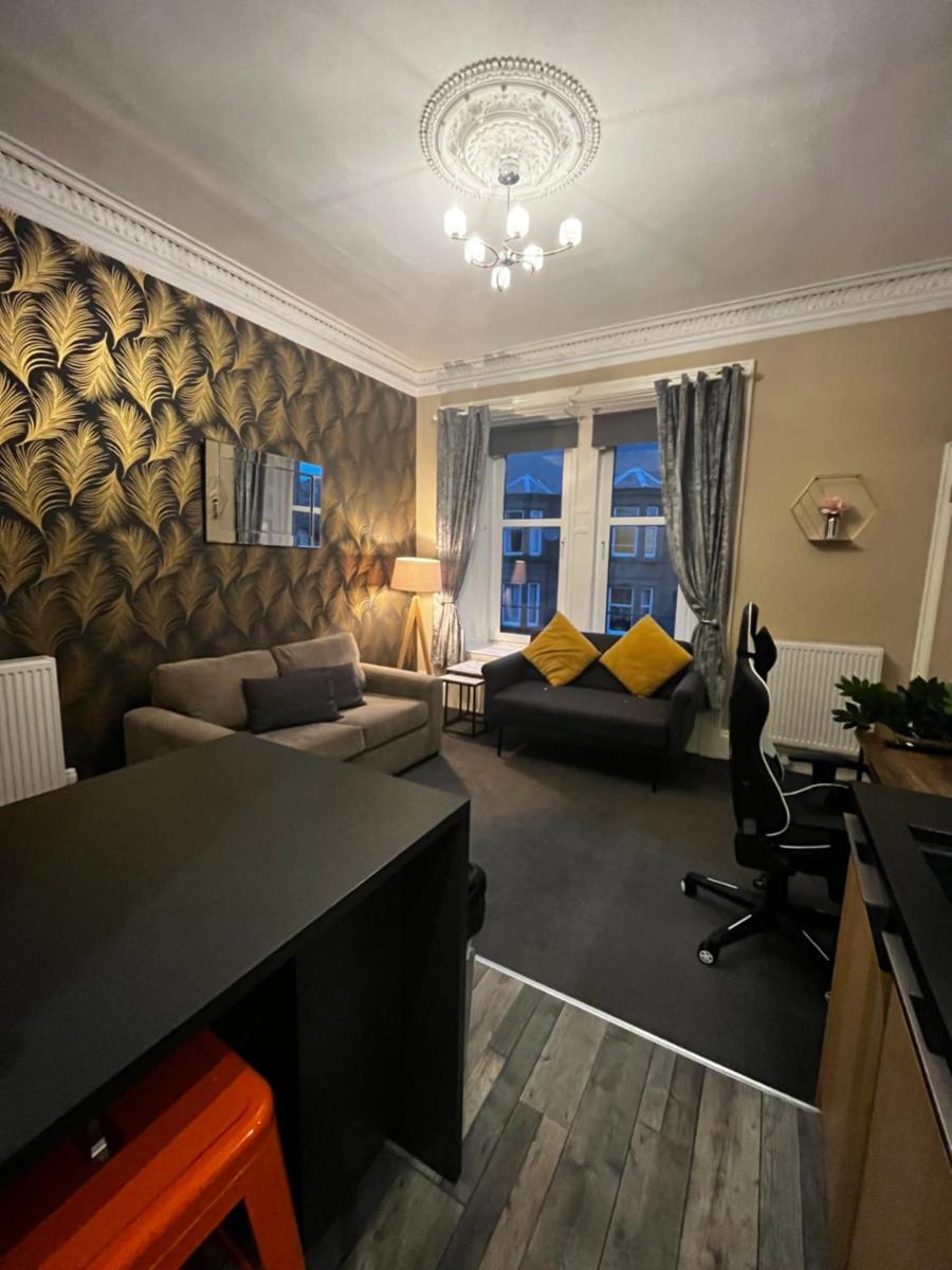 Stunning apartment on Perth Rd-mins from City Centre Dundee - Housity