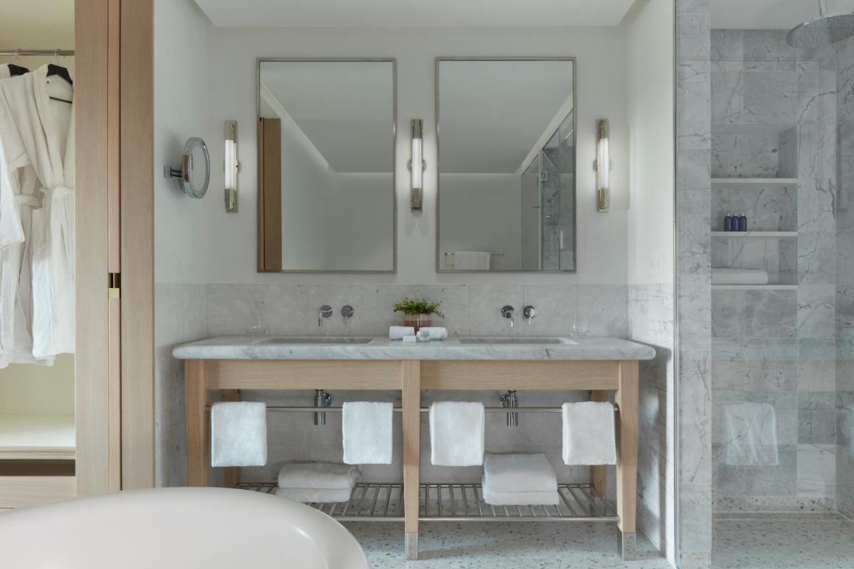 Un baño de Hotel Camiral - The Leading Hotels of the World