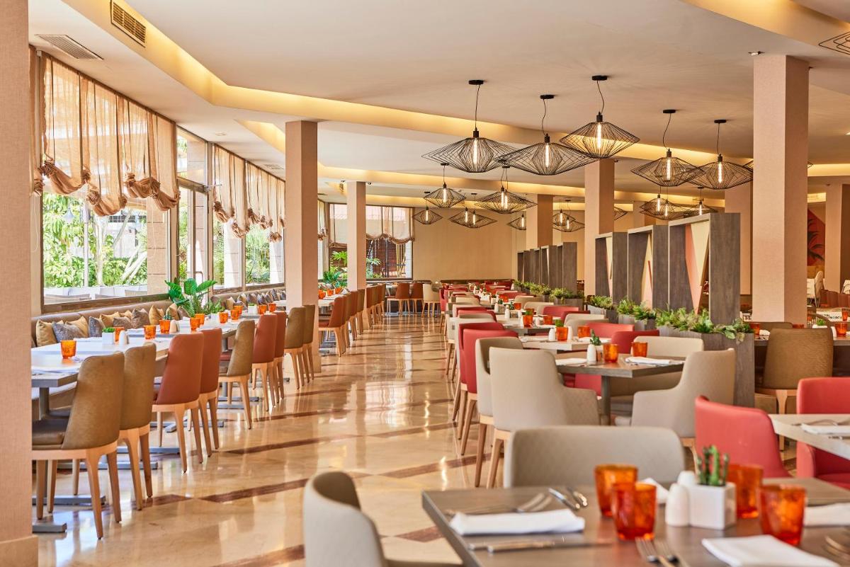 Un restaurante o sitio para comer en Zafiro Tropic