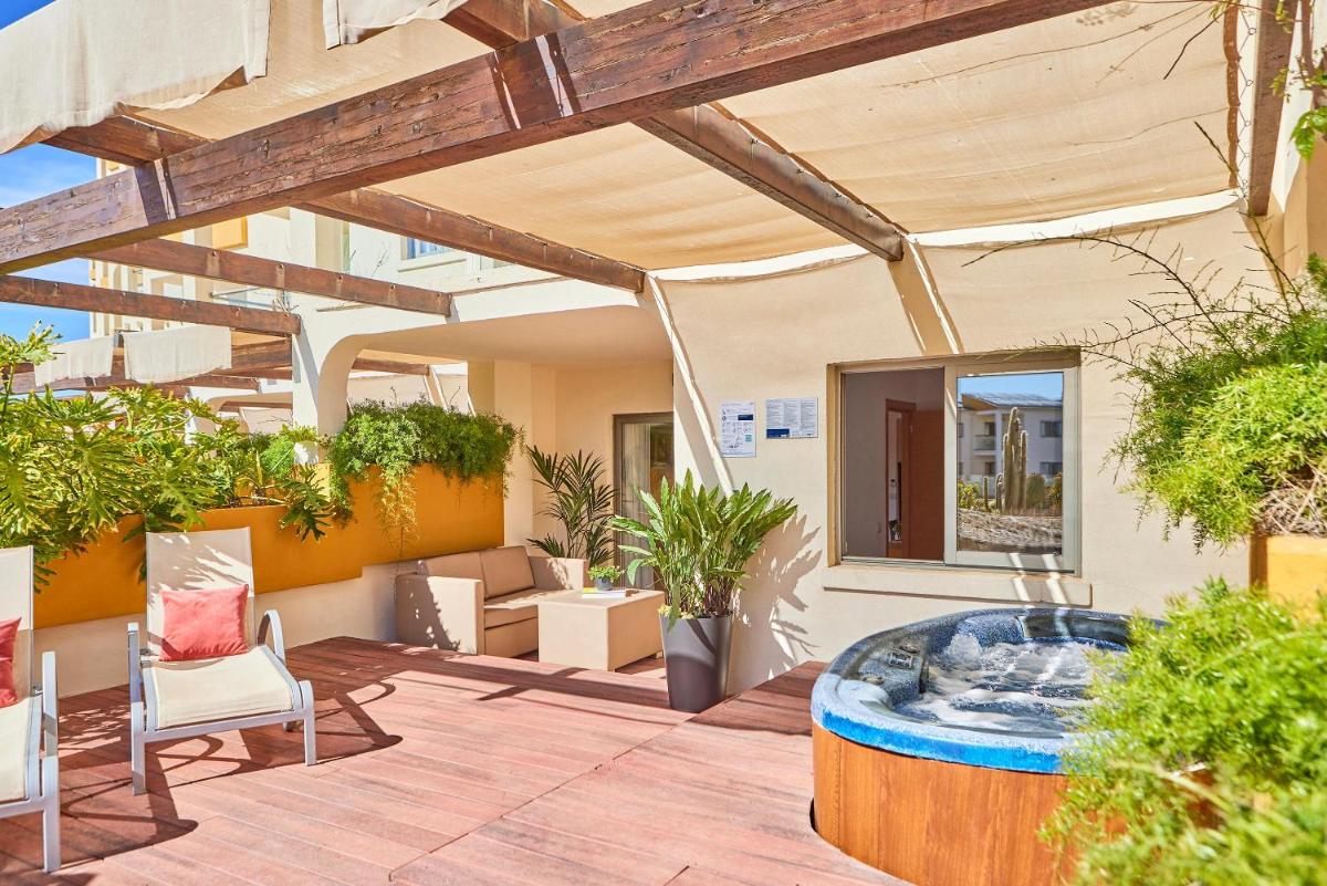 Piscina en o cerca de Zafiro Tropic