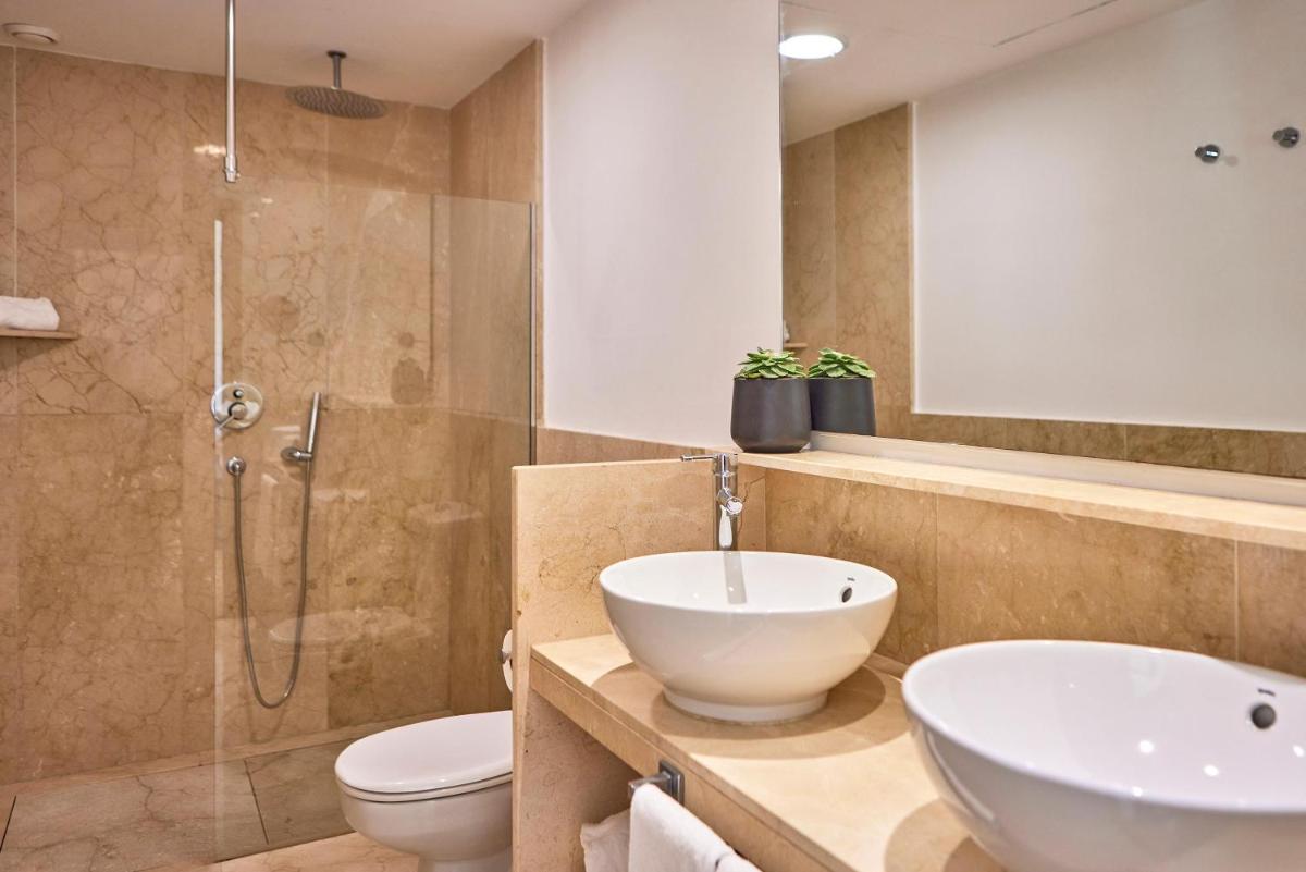 Un baño de Zafiro Tropic