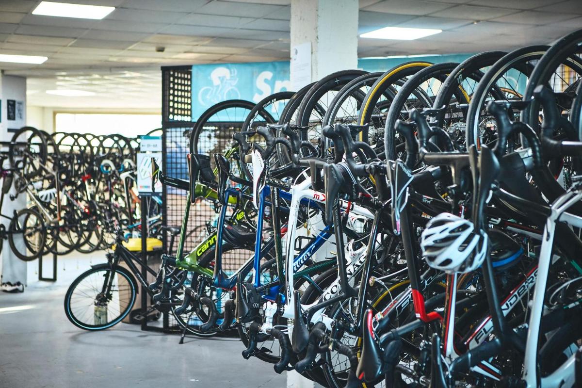 Montar en bicicleta en Zafiro Tropic o alrededores