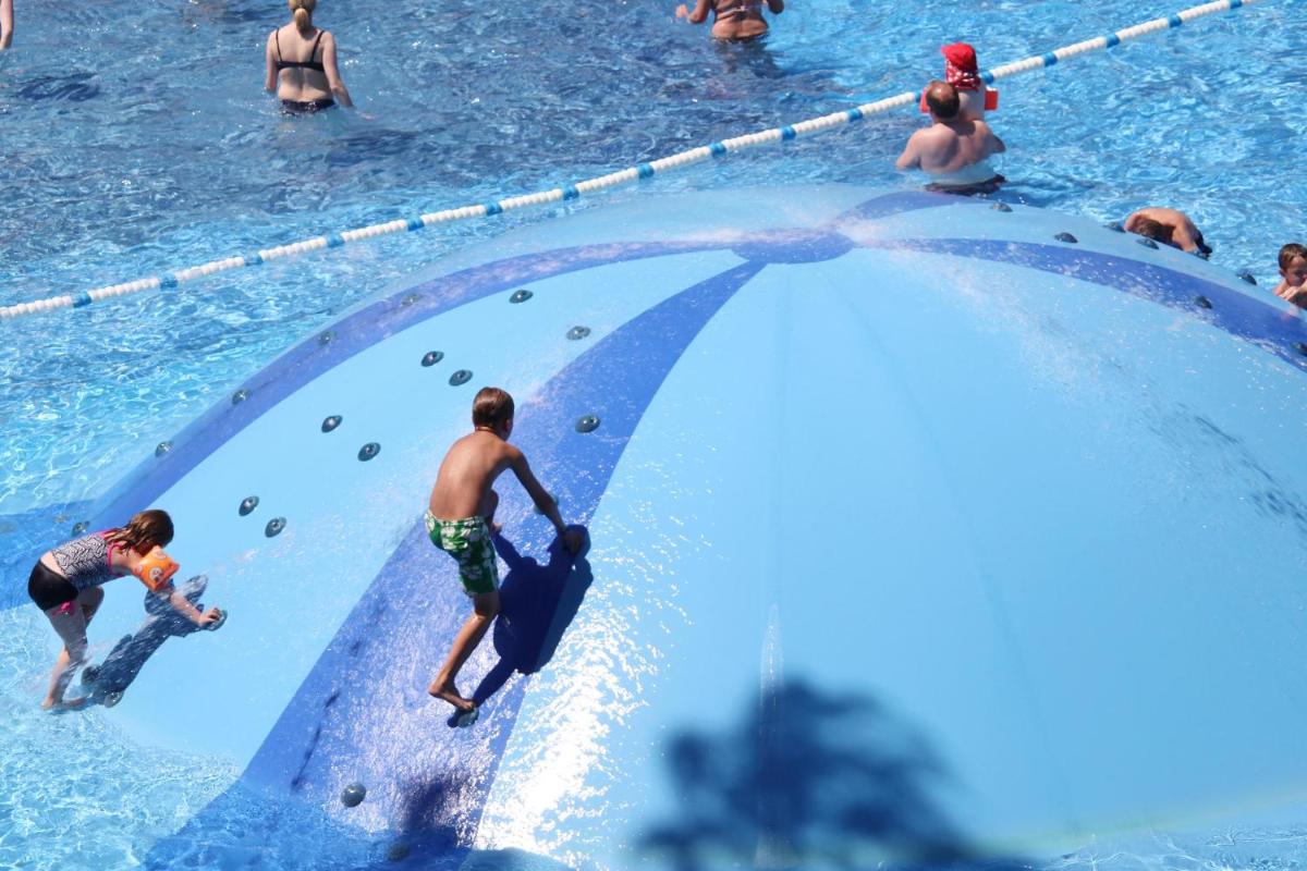 Piscina en o cerca de Zafiro Cala Mesquida