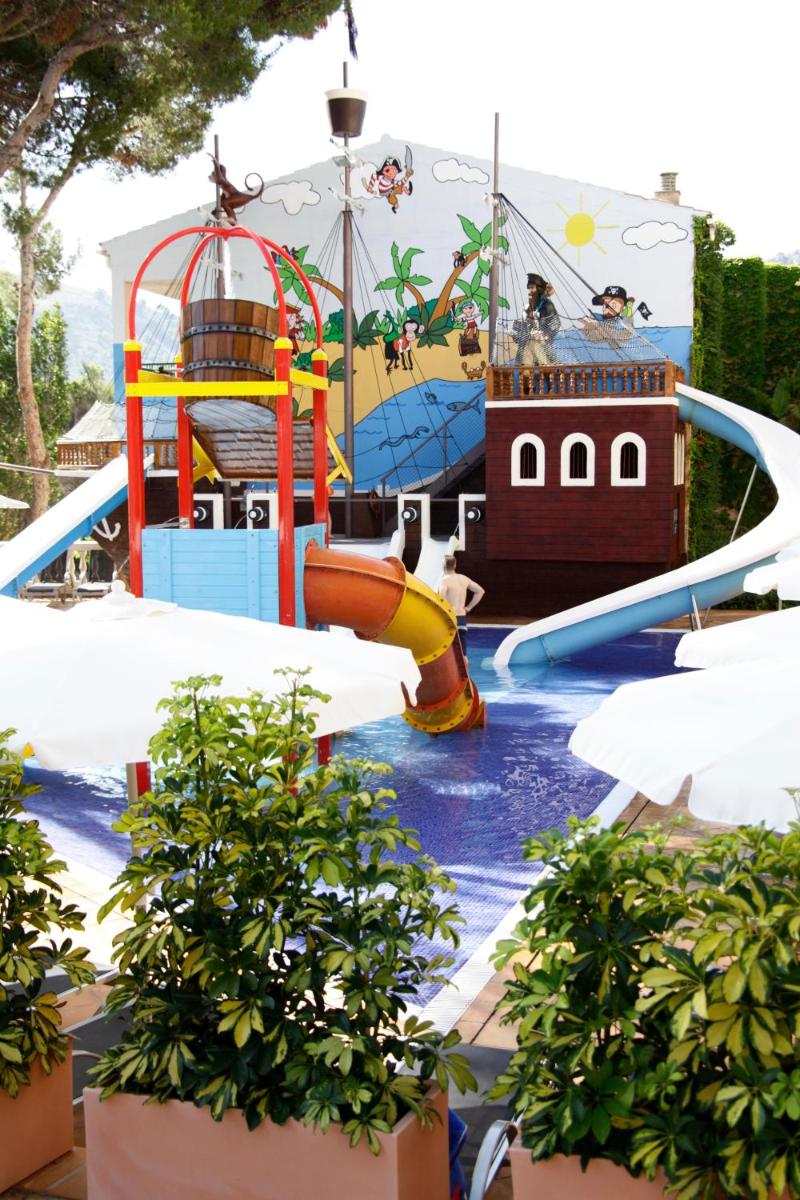 Piscina en o cerca de Zafiro Cala Mesquida