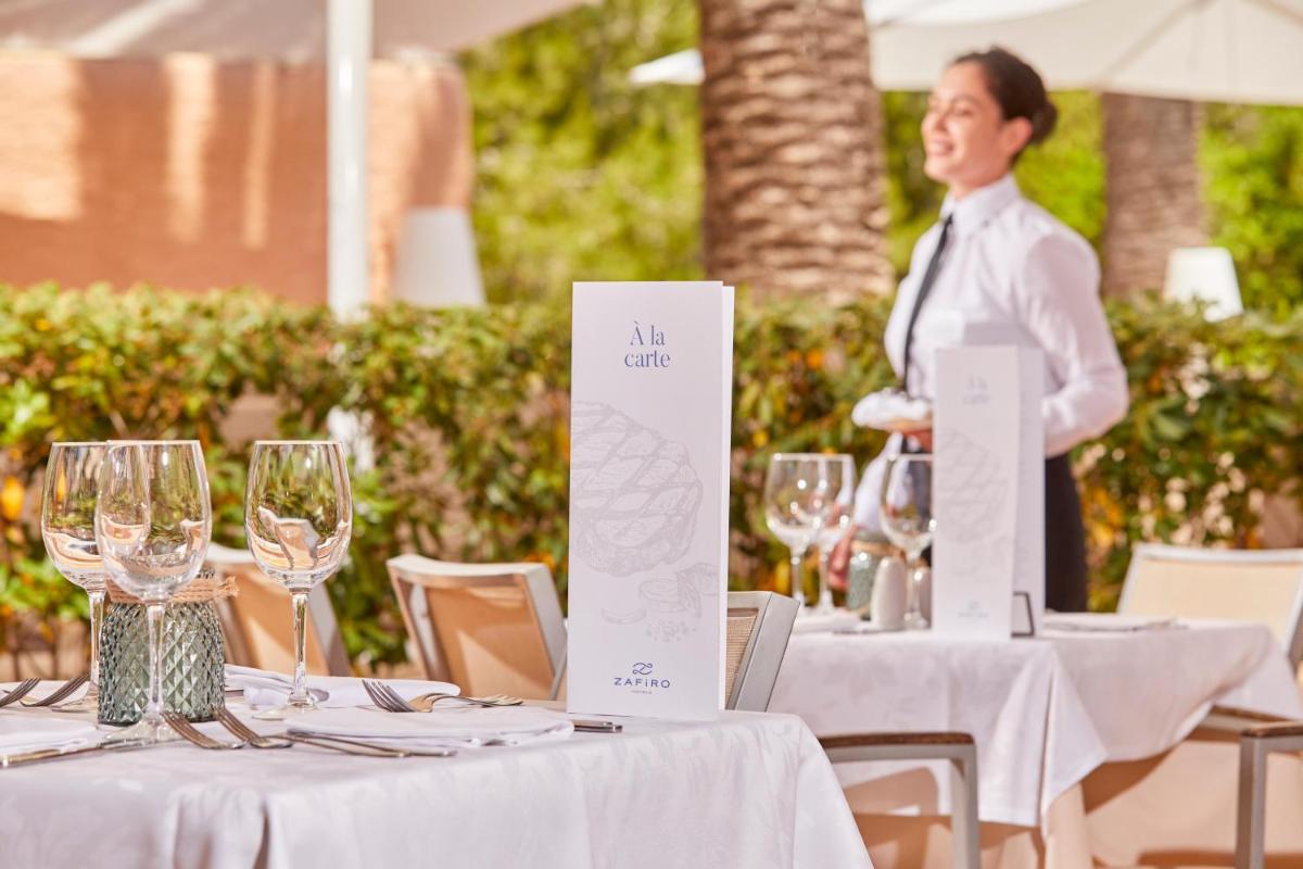 Clientes alojados en Zafiro Cala Mesquida