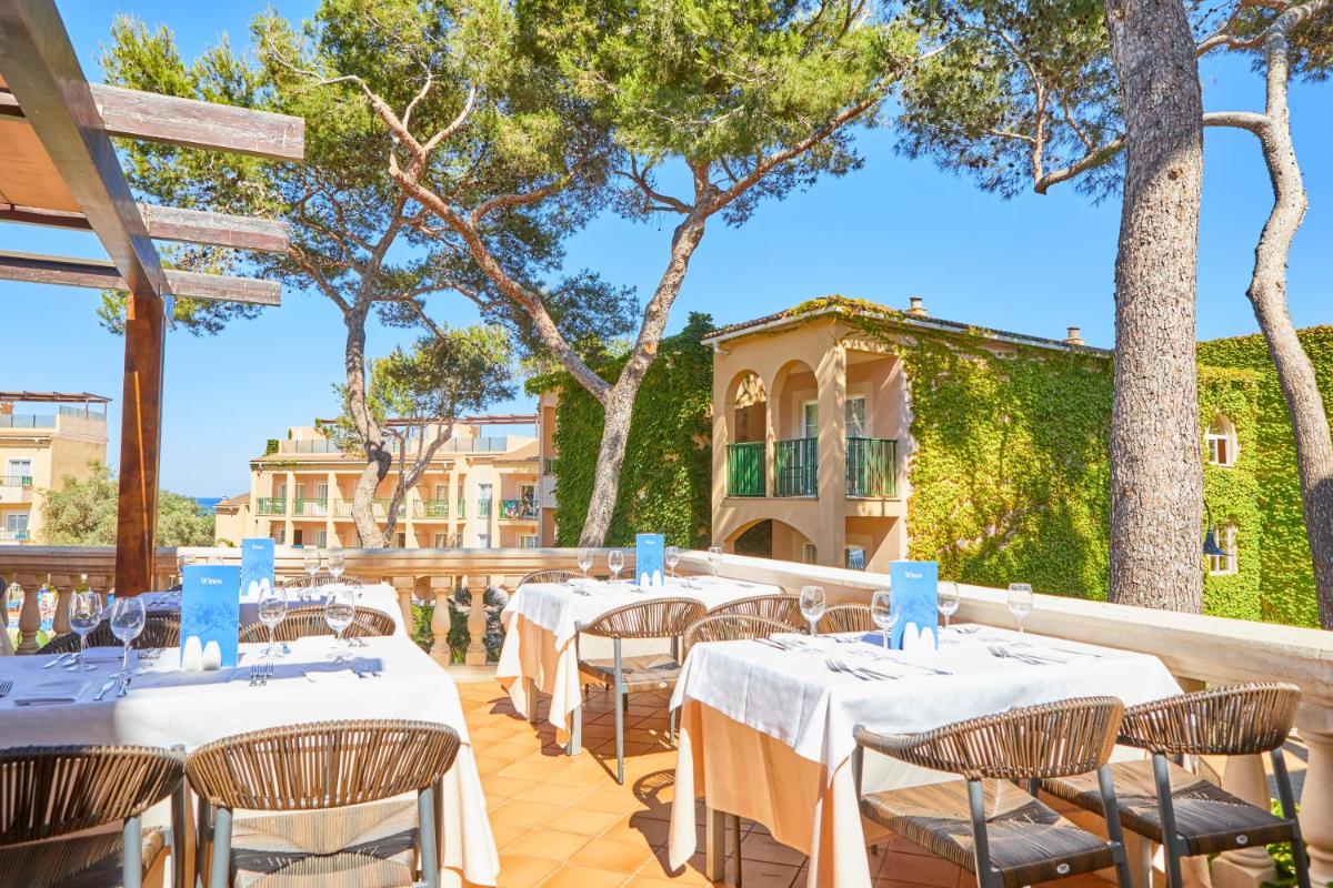 Un restaurante o sitio para comer en Zafiro Cala Mesquida