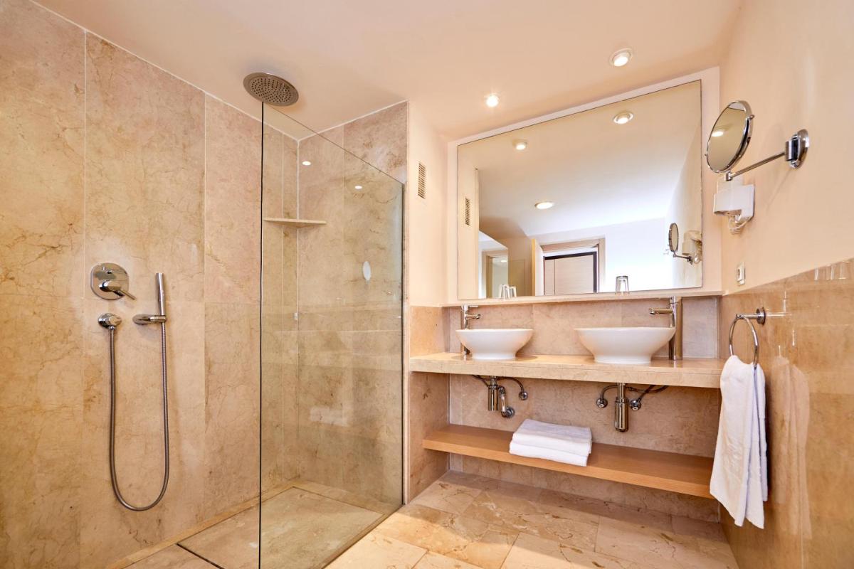Un baño de Zafiro Cala Mesquida