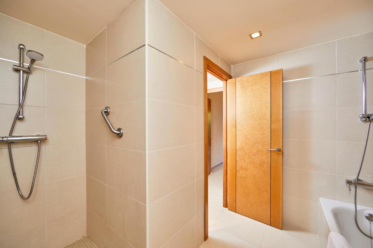 Un baño de Zafiro Cala Mesquida