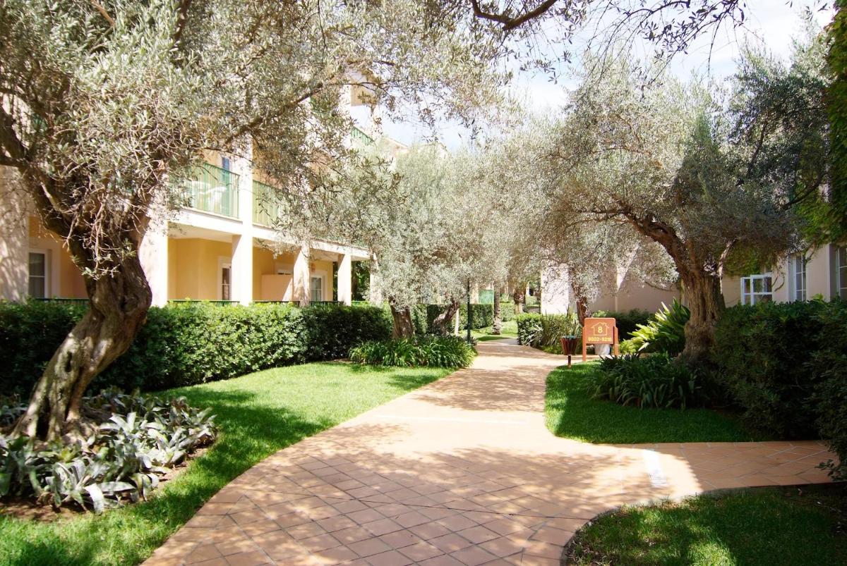 Jardín al aire libre en Zafiro Cala Mesquida
